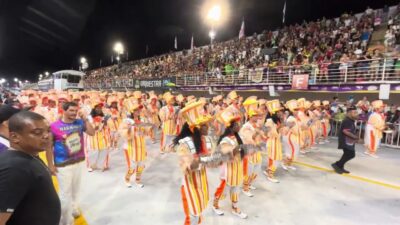CHEGOU 2024: Bateria Ritmo Nervoso no desfile oficial