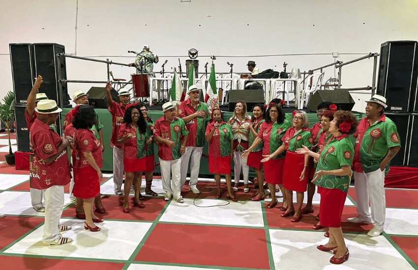 Velha guarda da Unidos de Jucutuquara na posse da atual diretoria.