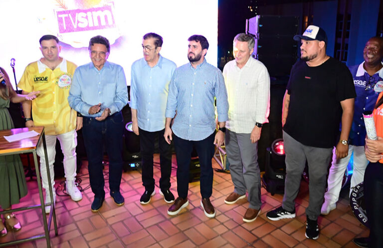 Contrato assinado entre Liesge e Rede Sim garante a transmissão do Grupo Especial do Carnaval de Vitória 2026 para todo o Brasil.