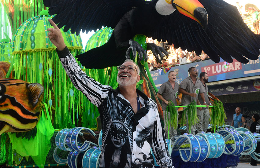 Cahê Rodrigues, carnavalesco da Boa Vista em 2025, com contrato renovado para 2026.
