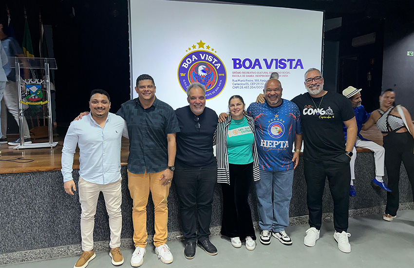 Diretoria da Boa Vista presente na apresentação da nova Identidade Visual da escola, junto da Secretária de Cultura de Cariacica