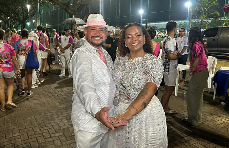 Vini Couti e Amanda Ribeiro, novo casal de mestre-sala e porta-bandeira da Chegou O Que Faltava