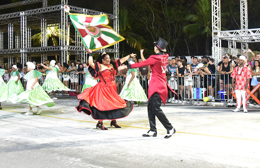 Diego Benittez e Andressa Cadete, casal de mestre-sala e porta-bandeira da Jucutuquara para o Carnaval de Vitória 2026