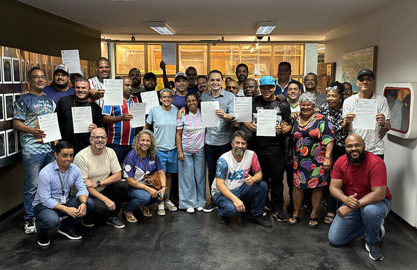 Presidentes das escolas e das Ligas celebram certidão negativa ao lado do prefeito Lorenzo Pazolini