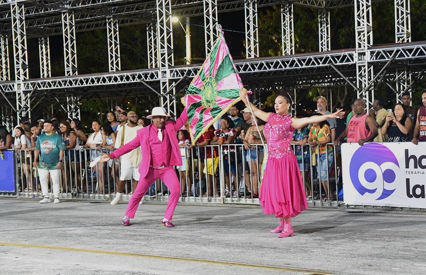 Thiaguinho Mendonça e Jessica Ferreira, casal de mestre-sala e porta-bandeira da Imperatriz do Forte