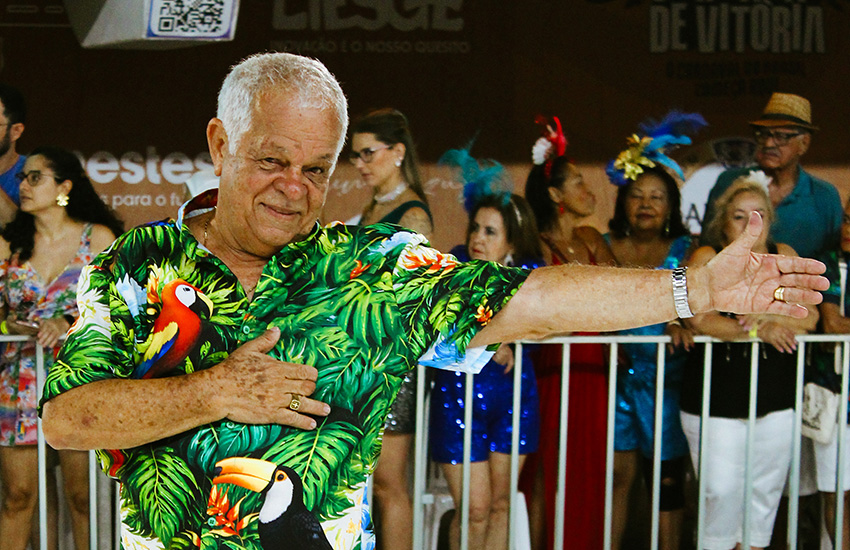 Robertinho da MUG, presidente da campeã do Carnaval de Vitória 2026