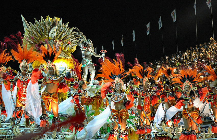 Imagem do desfile da Mocidade Unida da Glória no Carnaval de Vitória 2006