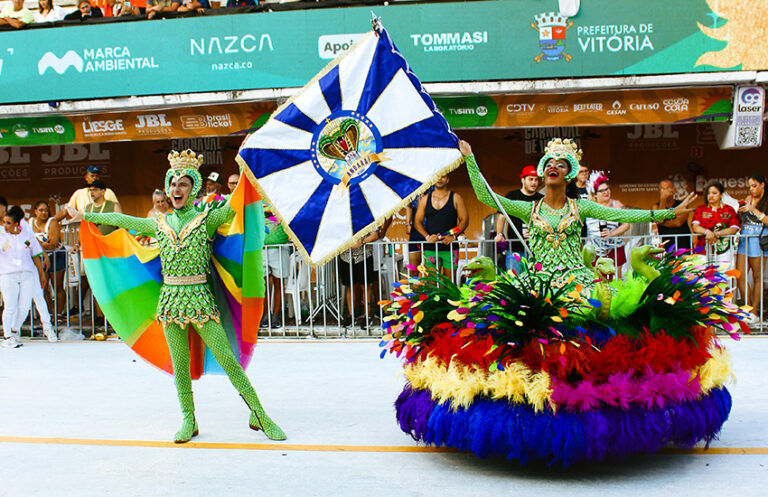 Sylvio Neto e Yasmim Liz, casal de mestre-sala e porta-bandeira da Andaraí