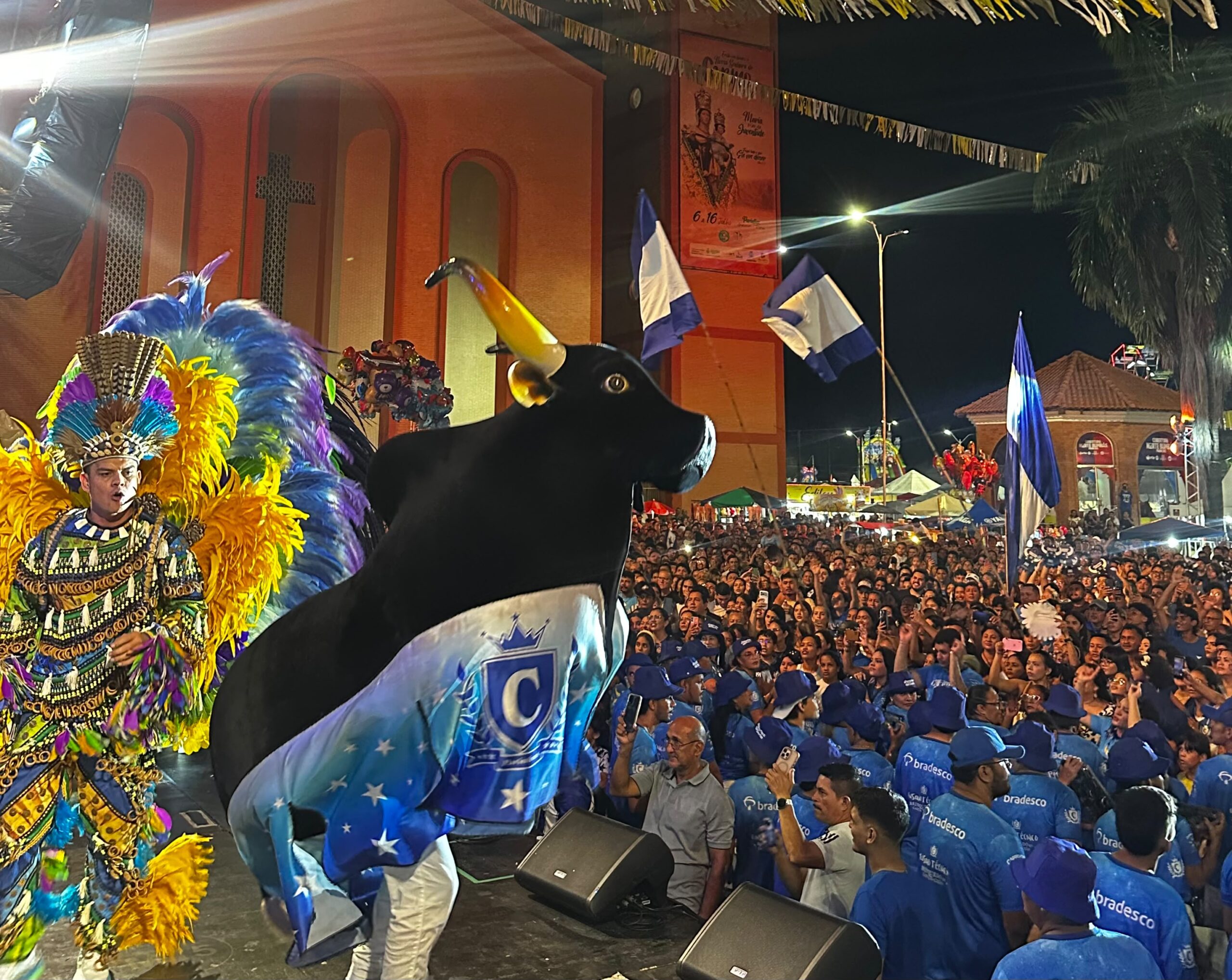 Campeão do Festival, Caprichoso emociona público em homenagem a Nossa Senhora do Carmo