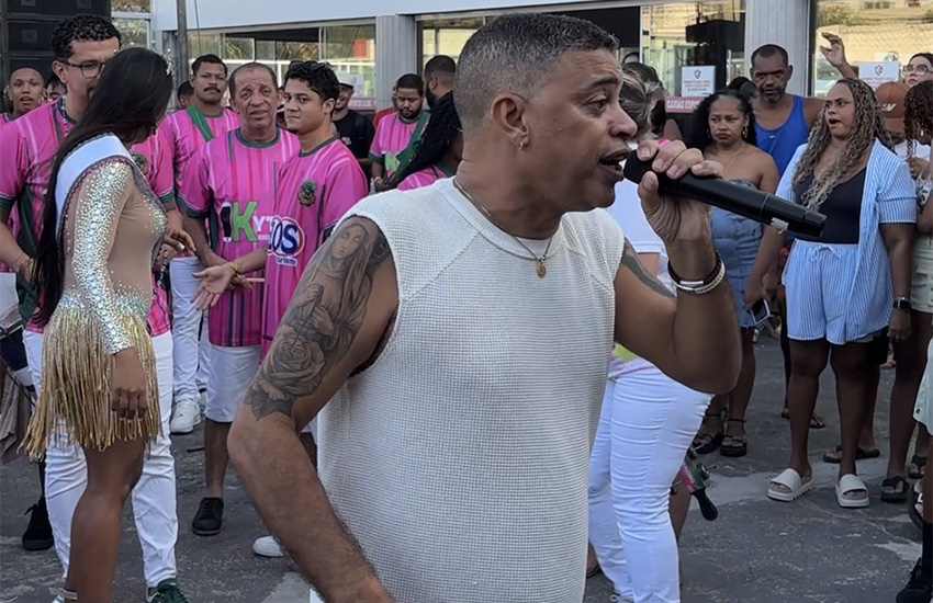Intérprete Emerson Dias, cantando o samba-enredo do Andaraí para 2027